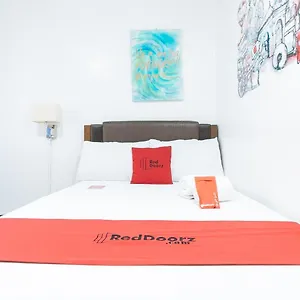 Reddoorz Near Quirino Station Hotel