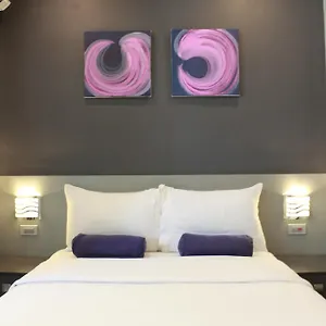Leez Malate Hotel